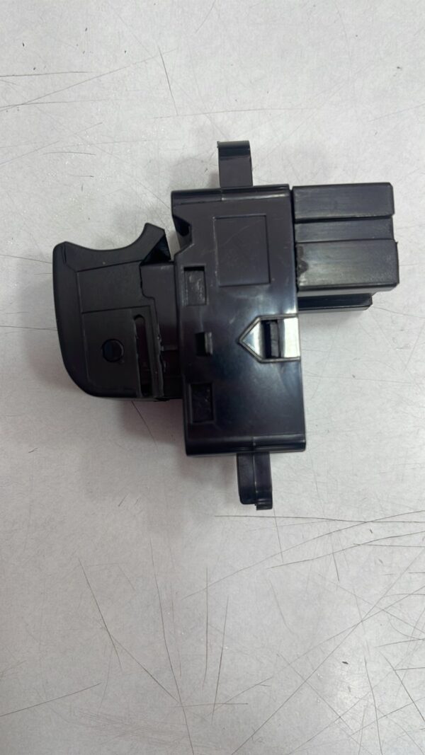 Swiche Elevavidrios Individual De Nissan B13 - B16 - Tiida - Versa - Imagen 3
